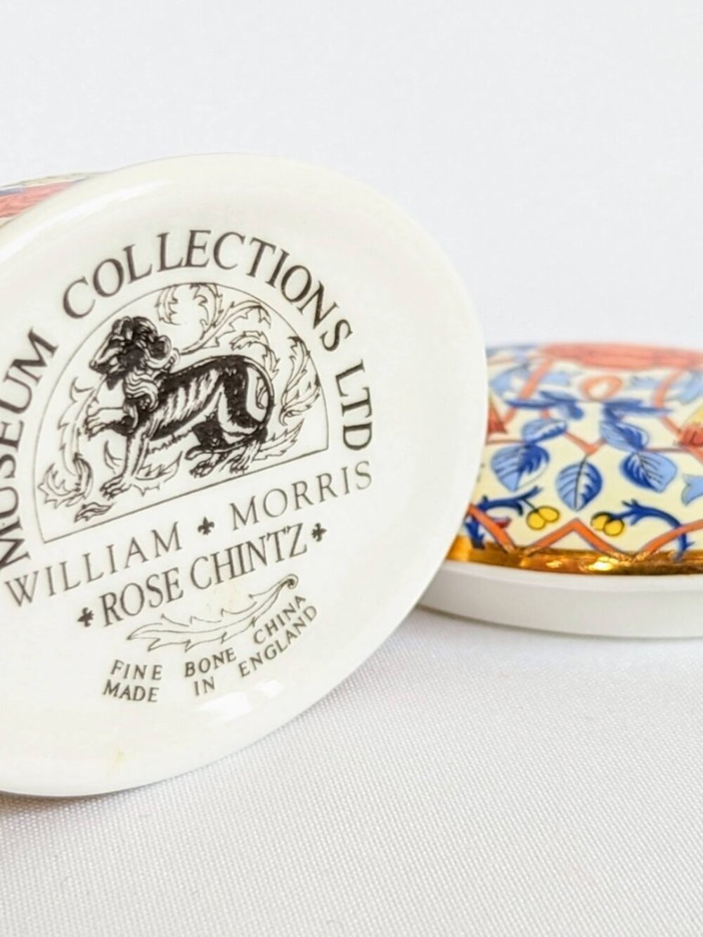 William Morris Rose Chintz Trinket Box: Vintage Fine Bone China Pill Collectible - Picture 8 of 8